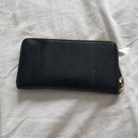 Michael Kors wallet - Picture 2 of 3